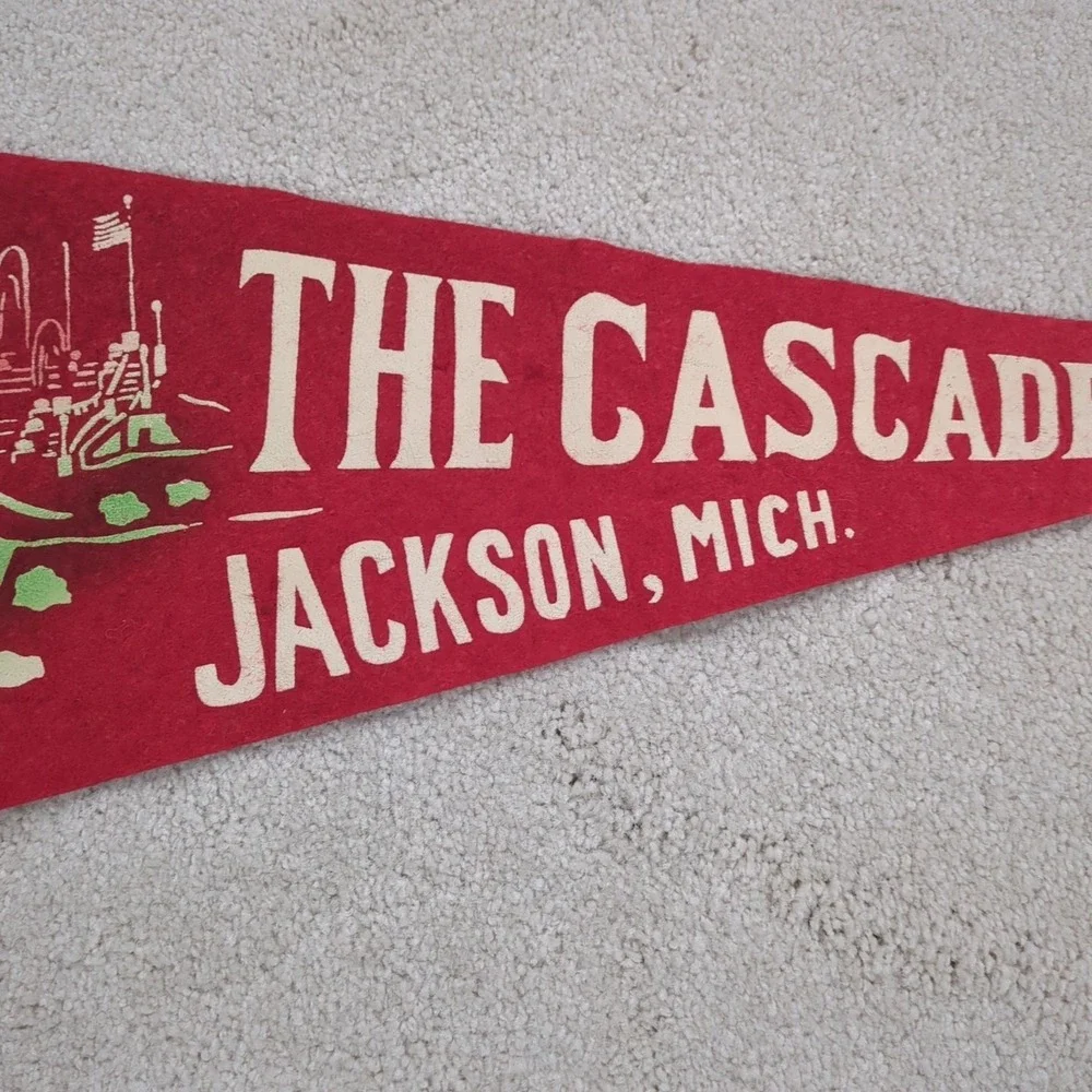 Red The Cascades Jackson Michigan MI Felt Pennant Vintage Travel Souvenir 40s 50